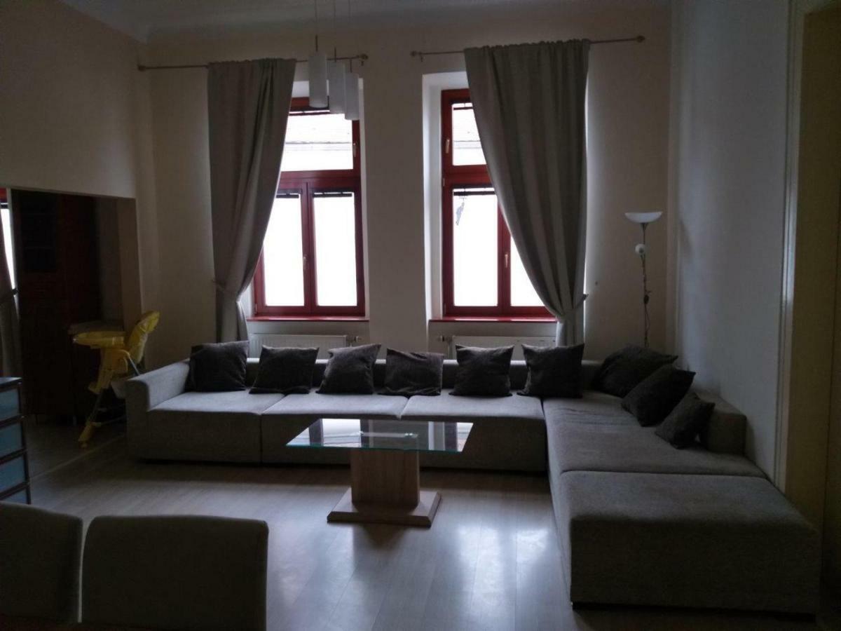 M10 Old Town Apartments 科希策 外观 照片